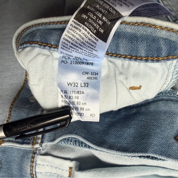 DENIZEN from Levi's Men's 216 Slim Fit Light Wash Denim Jeans. Size 32x32 - Picture 7 of 8